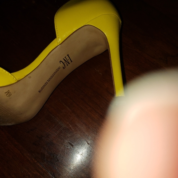 Yellow pump - Picture 4 of 9
